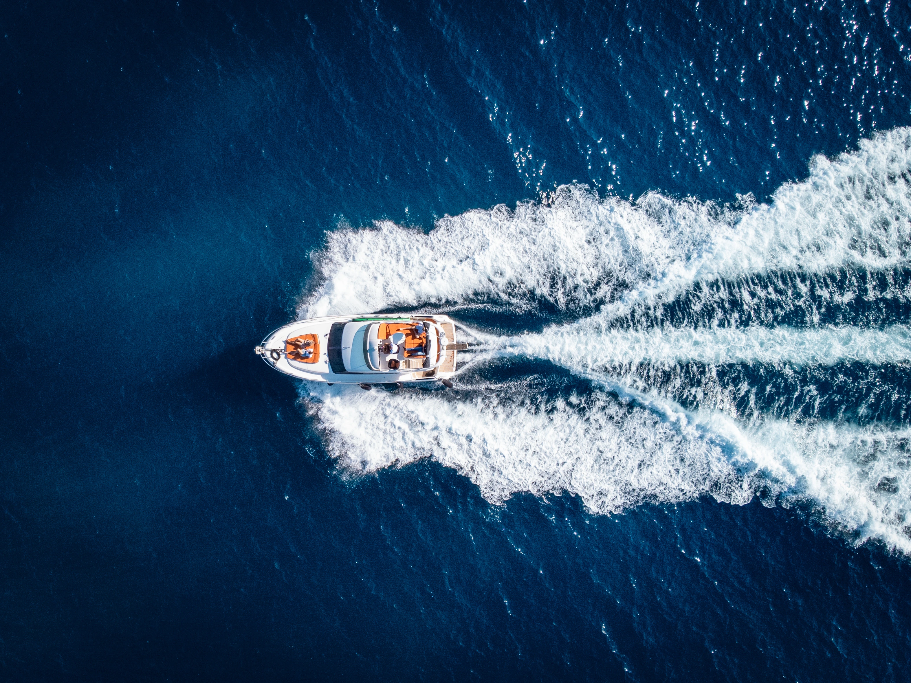 Yacht Prestige Fly 36 aerial wake view